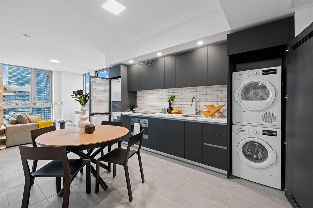 Real estate property located at 227 2nd St #3109, Miami-dade, Yotelpad Miami, Miami, FL