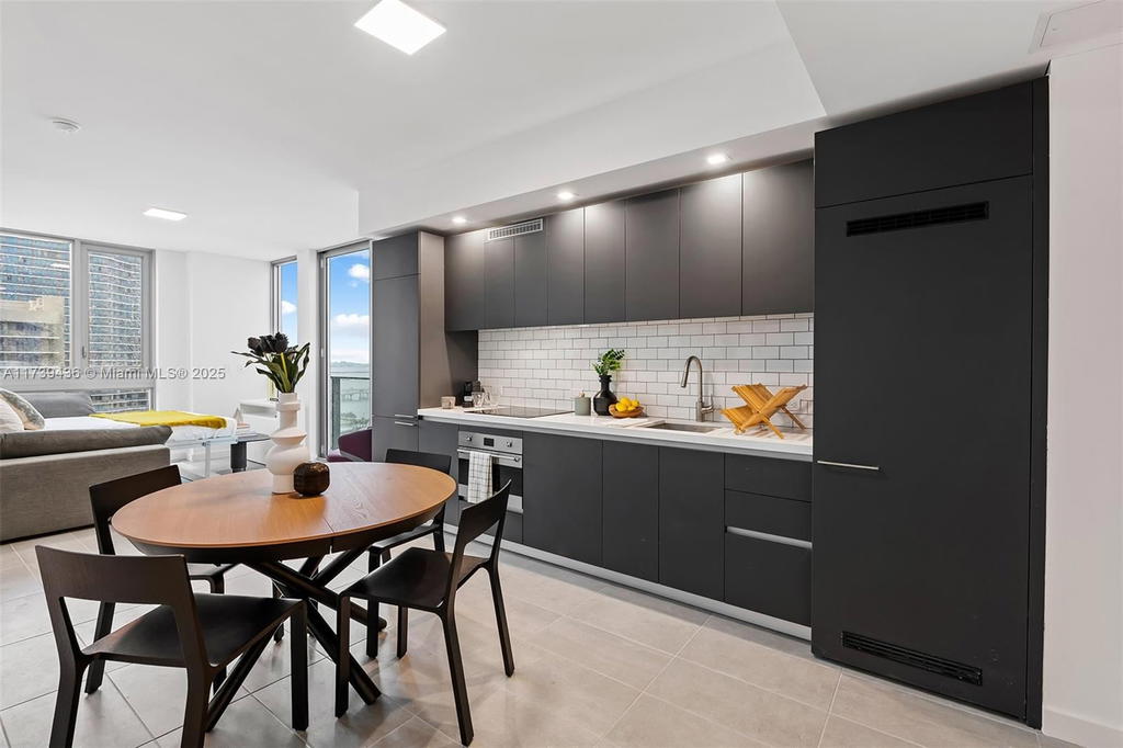 Real estate property located at 227 2nd St #3109, Miami-dade, Yotelpad Miami, Miami, FL
