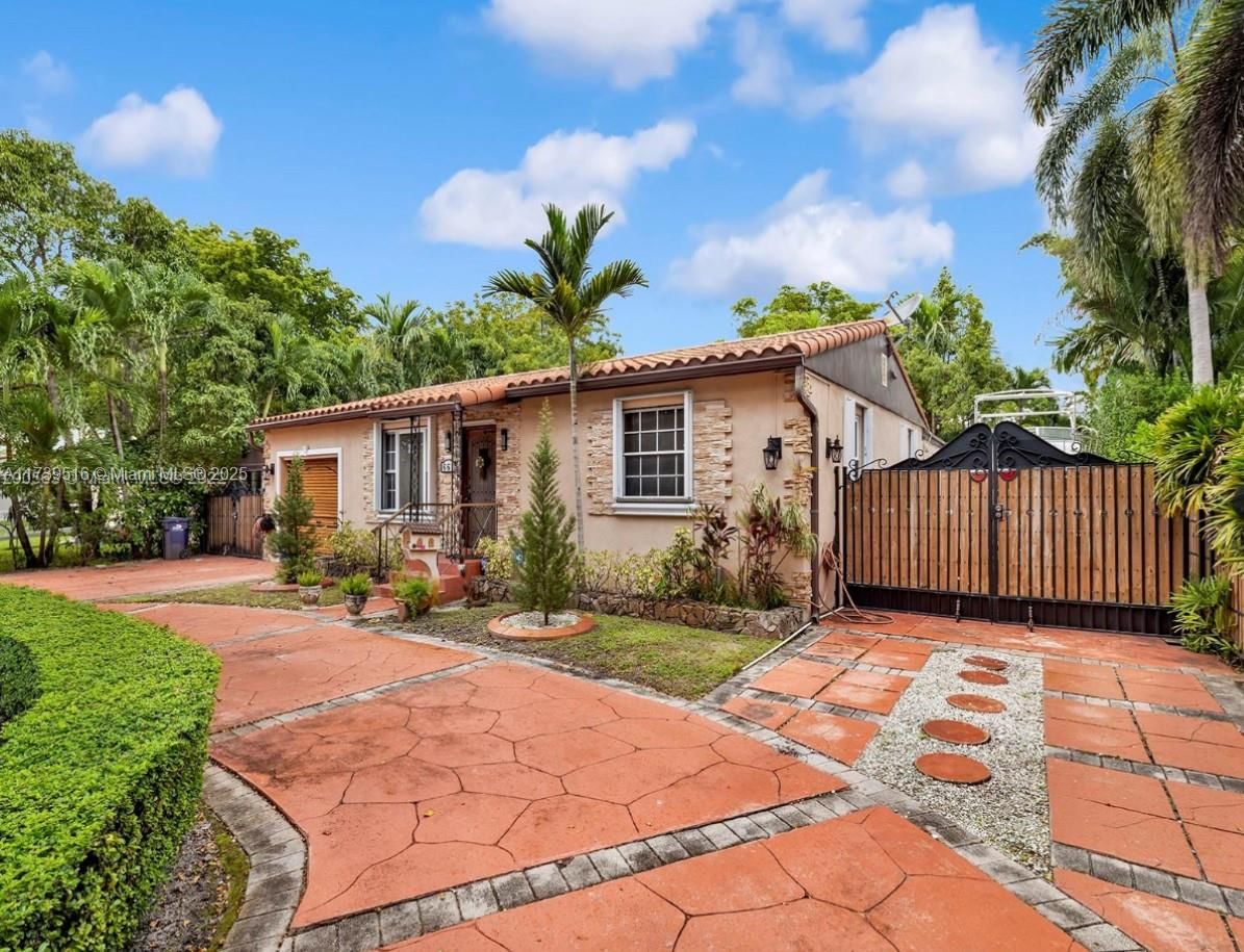 Real estate property located at 661 Falcon Ave, Miami-dade, Kent Estates, Miami Springs, FL