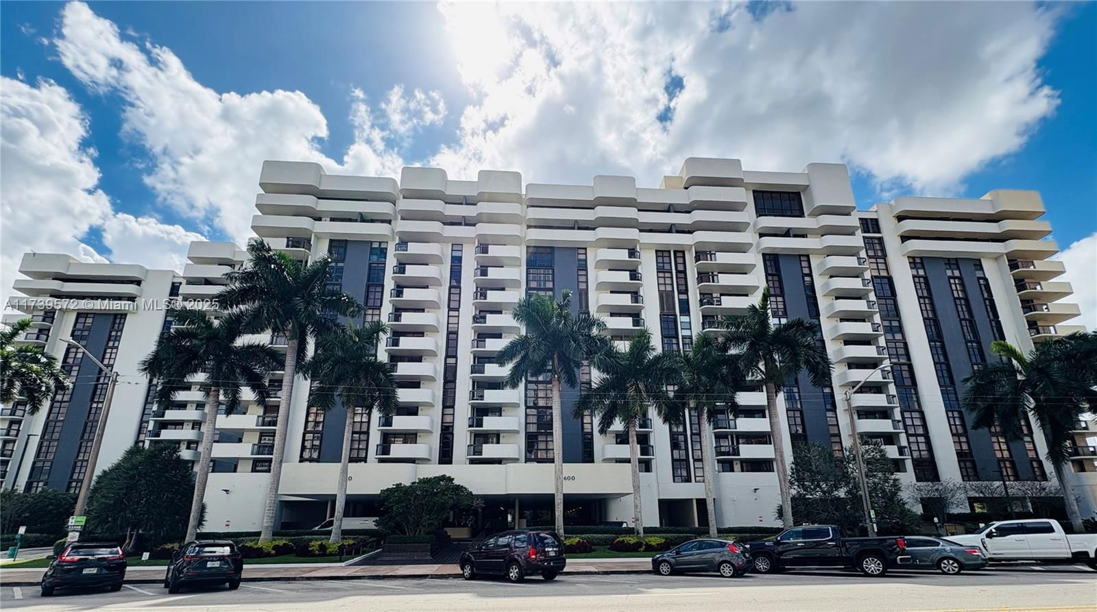 Real estate property located at 600 Biltmore Way #318, Miami-dade, Biltmore Ii Condo, Coral Gables, FL