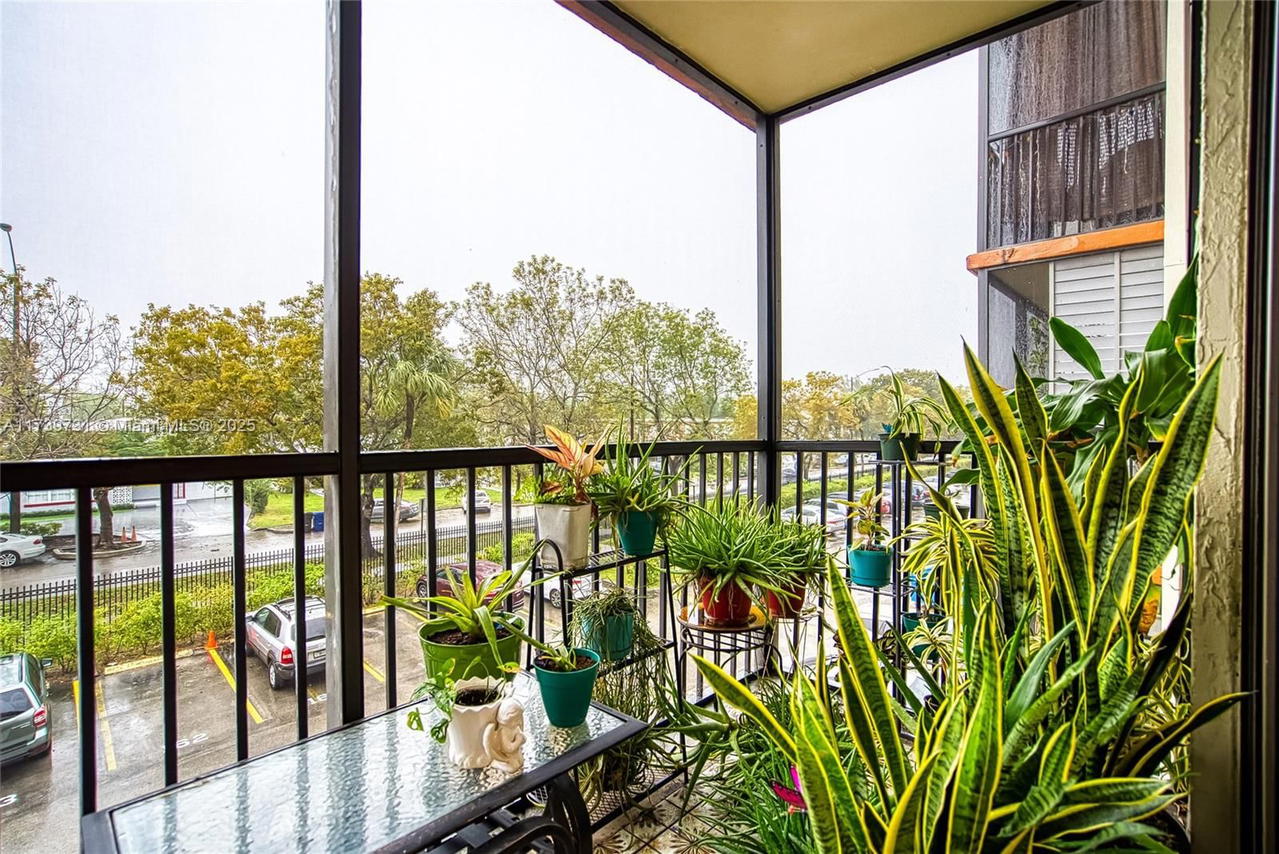 Real estate property located at 16851 23rd Ave A319, Miami-dade, Woodside Apts Condo, North Miami Beach, FL