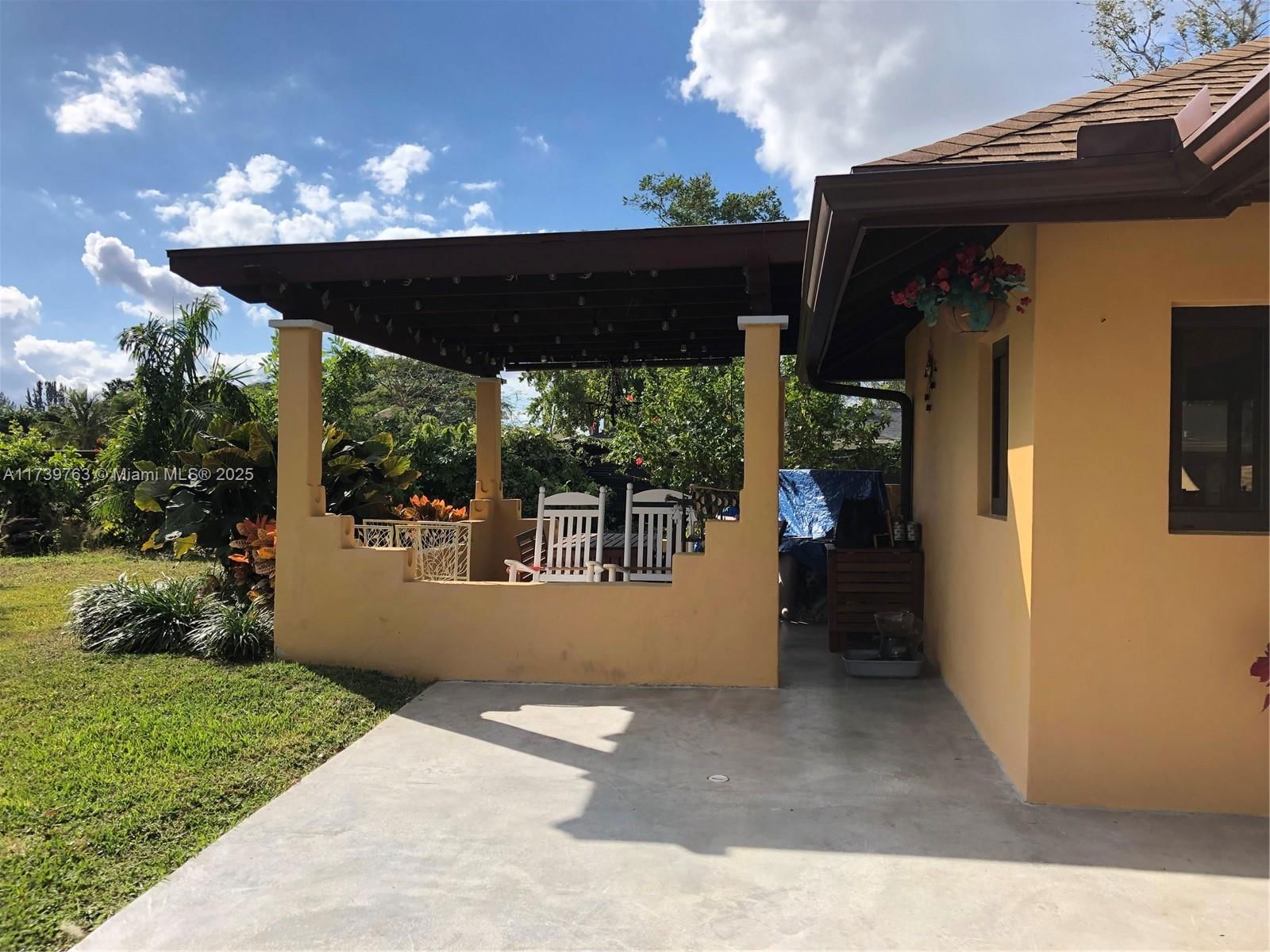 Real estate property located at 18350 214th St, Miami-dade, Redland, Miami, FL