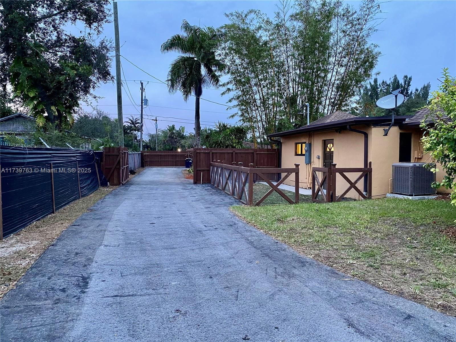 Real estate property located at 18350 214th St, Miami-dade, Redland, Miami, FL