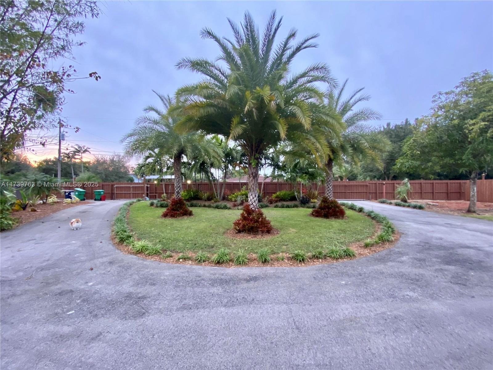 Real estate property located at 18350 214th St, Miami-dade, Redland, Miami, FL