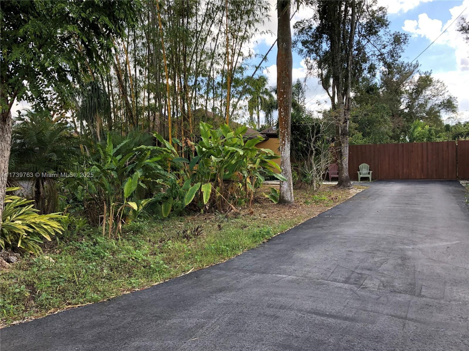 Real estate property located at 18350 214th St, Miami-dade, Redland, Miami, FL