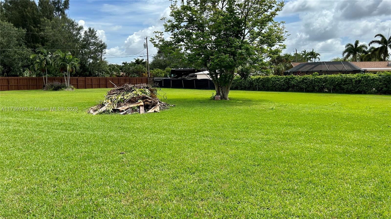 Real estate property located at 18350 214th St, Miami-dade, Redland, Miami, FL