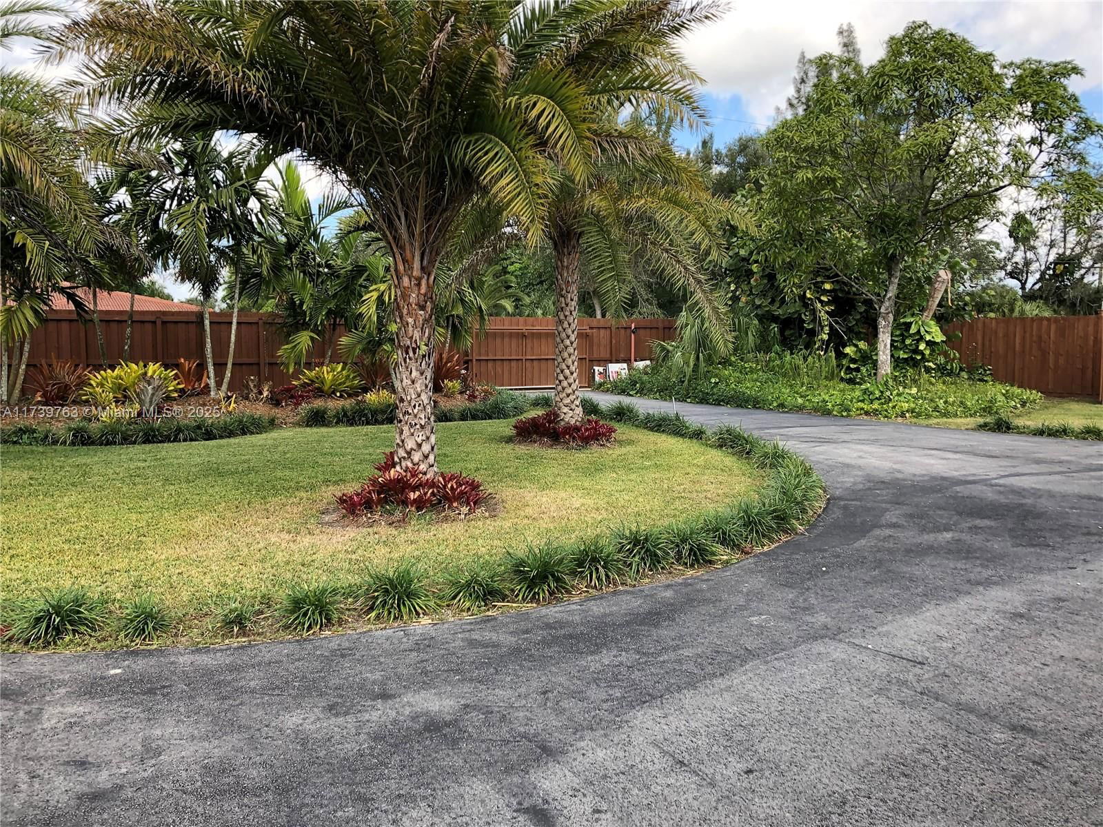 Real estate property located at 18350 214th St, Miami-dade, Redland, Miami, FL