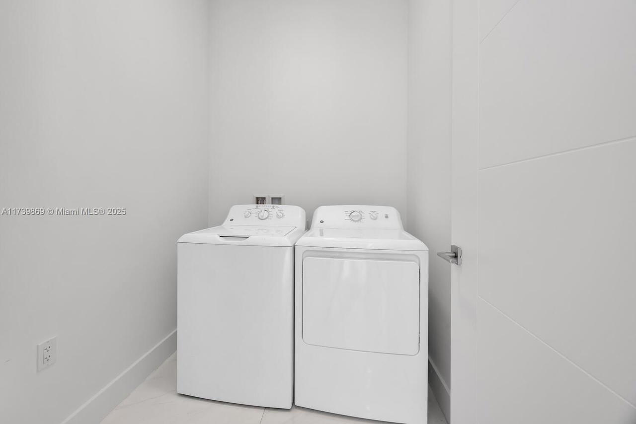 Real estate property located at 301 Altara Ave #201, Miami-dade, Merrick Manor Condo, Coral Gables, FL