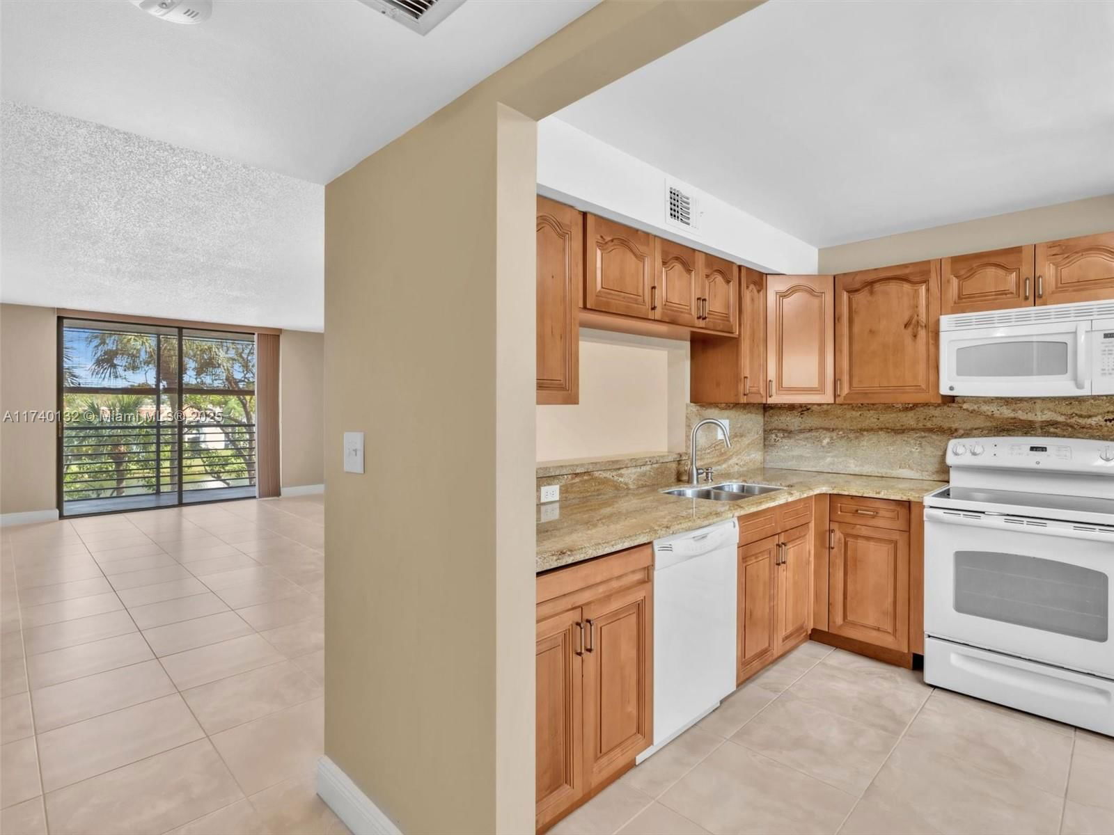 Real estate property located at 901 Colony Point Cir #310, Broward, Colony Point 6 Condo, Pembroke Pines, FL