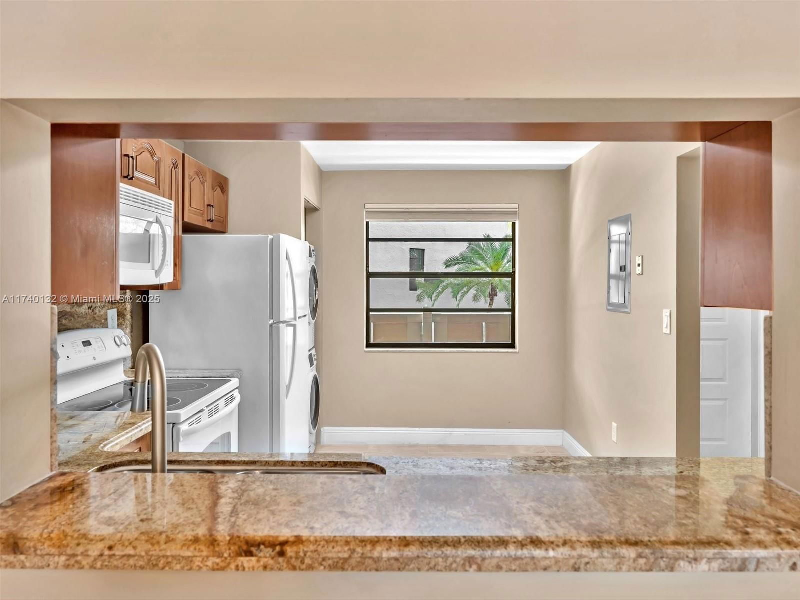 Real estate property located at 901 Colony Point Cir #310, Broward, Colony Point 6 Condo, Pembroke Pines, FL