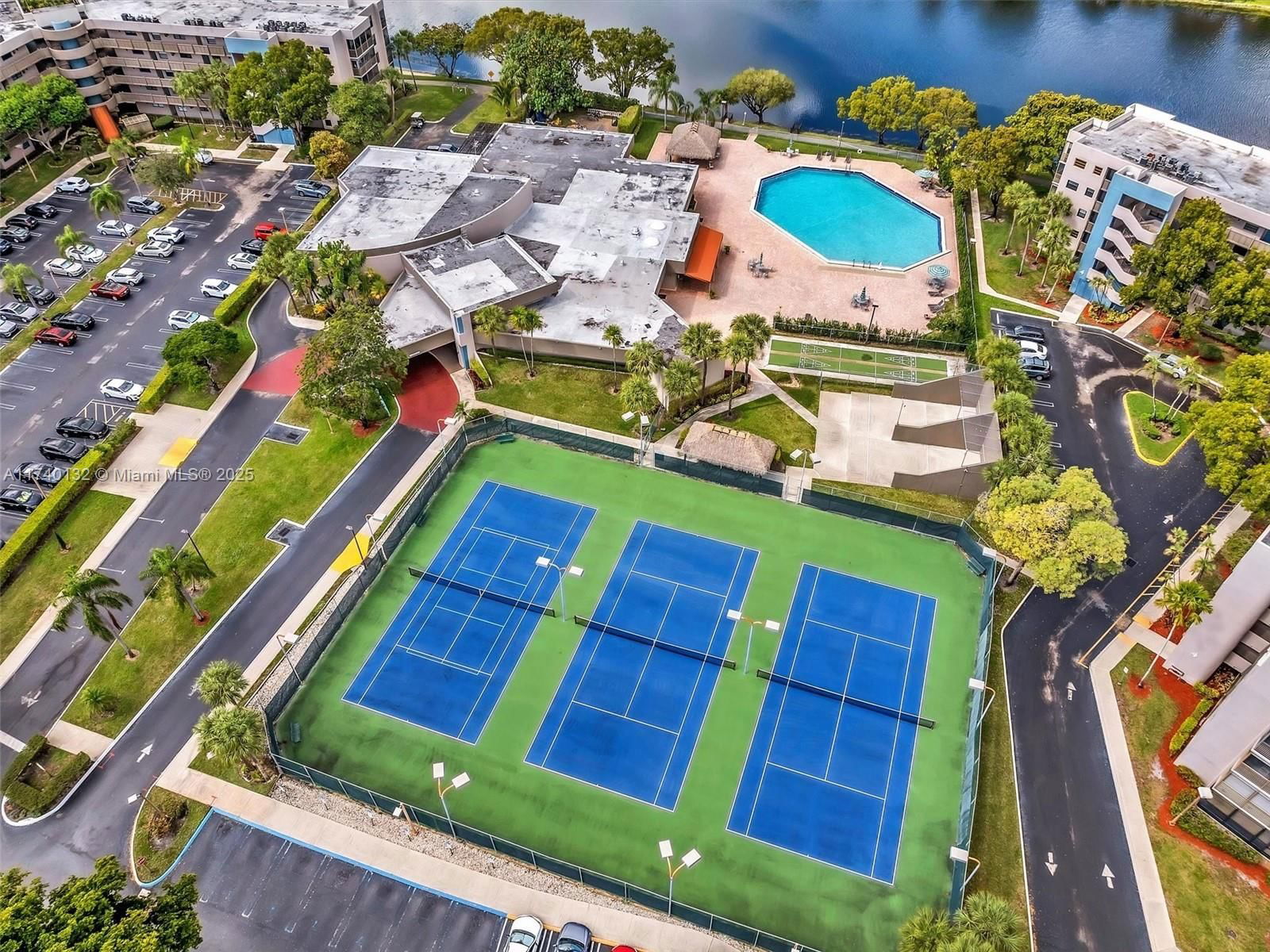 Real estate property located at 901 Colony Point Cir #310, Broward, Colony Point 6 Condo, Pembroke Pines, FL