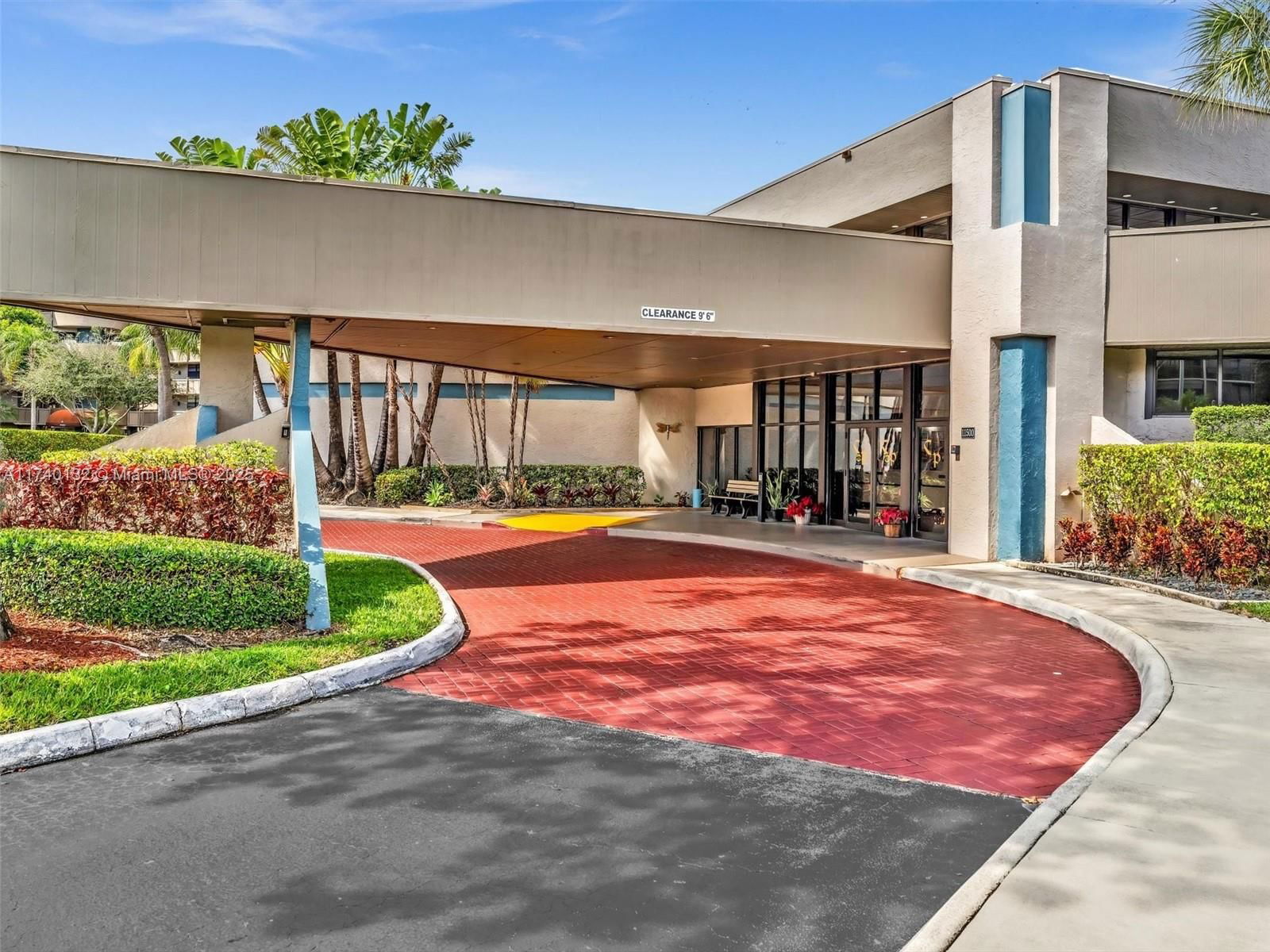 Real estate property located at 901 Colony Point Cir #310, Broward, Colony Point 6 Condo, Pembroke Pines, FL