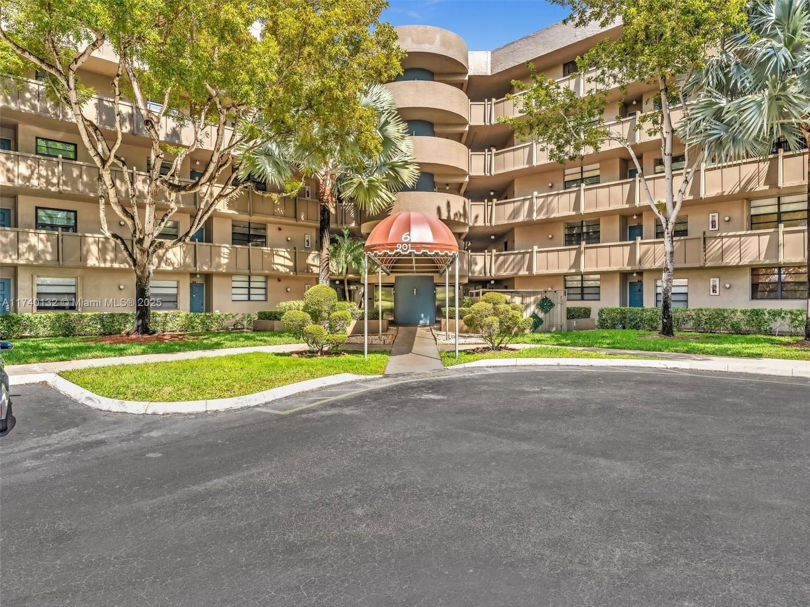 Real estate property located at 901 Colony Point Cir #310, Broward, Colony Point 6 Condo, Pembroke Pines, FL