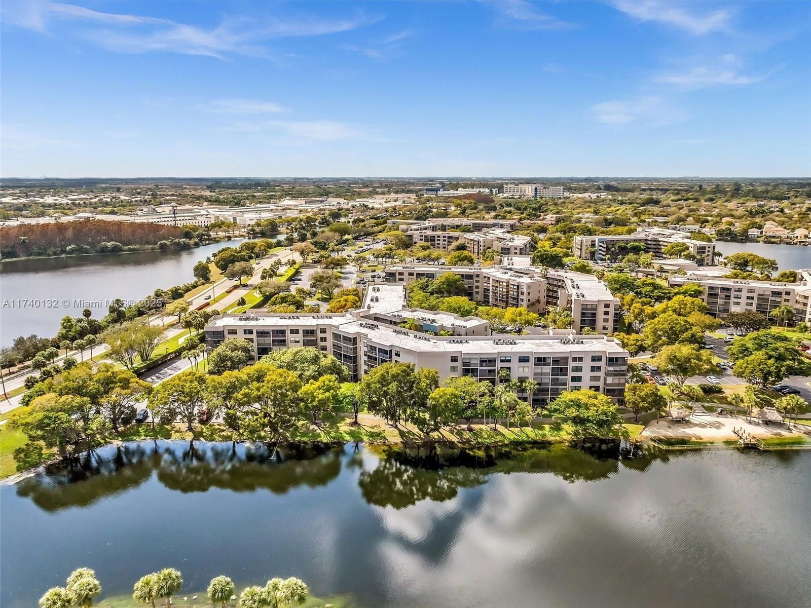 Real estate property located at 901 Colony Point Cir #310, Broward, Colony Point 6 Condo, Pembroke Pines, FL