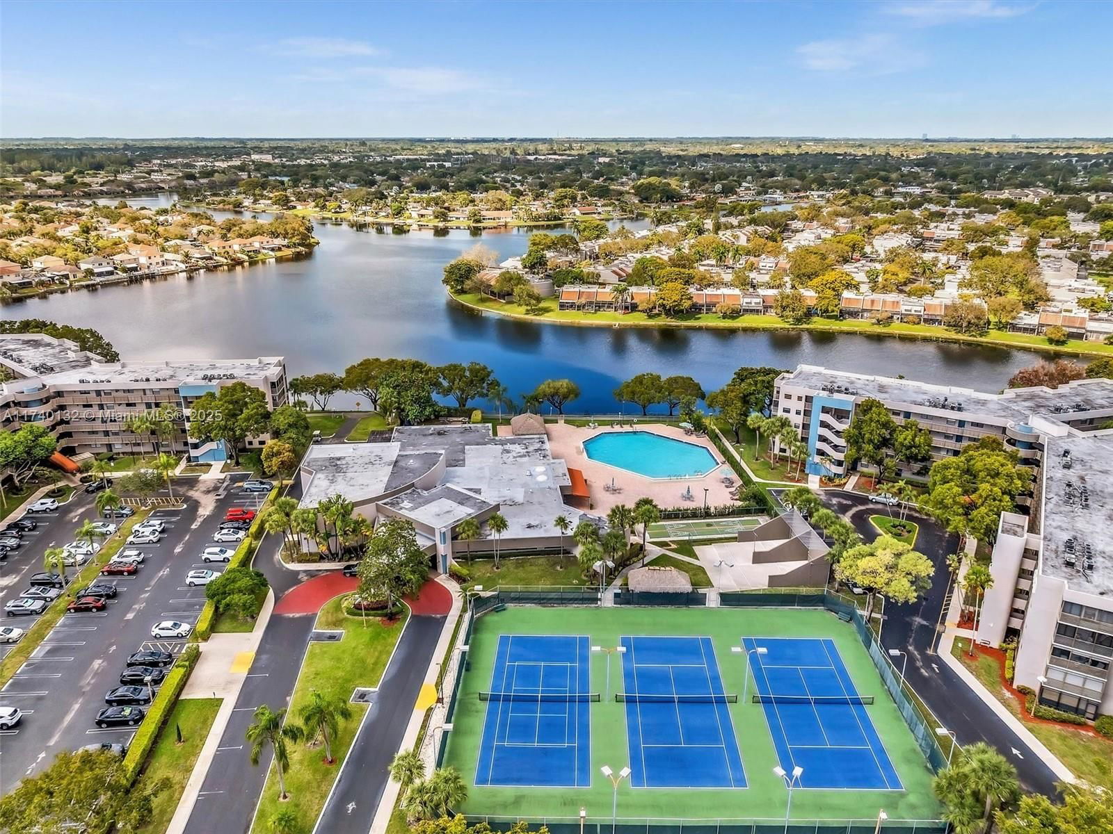 Real estate property located at 901 Colony Point Cir #310, Broward, Colony Point 6 Condo, Pembroke Pines, FL