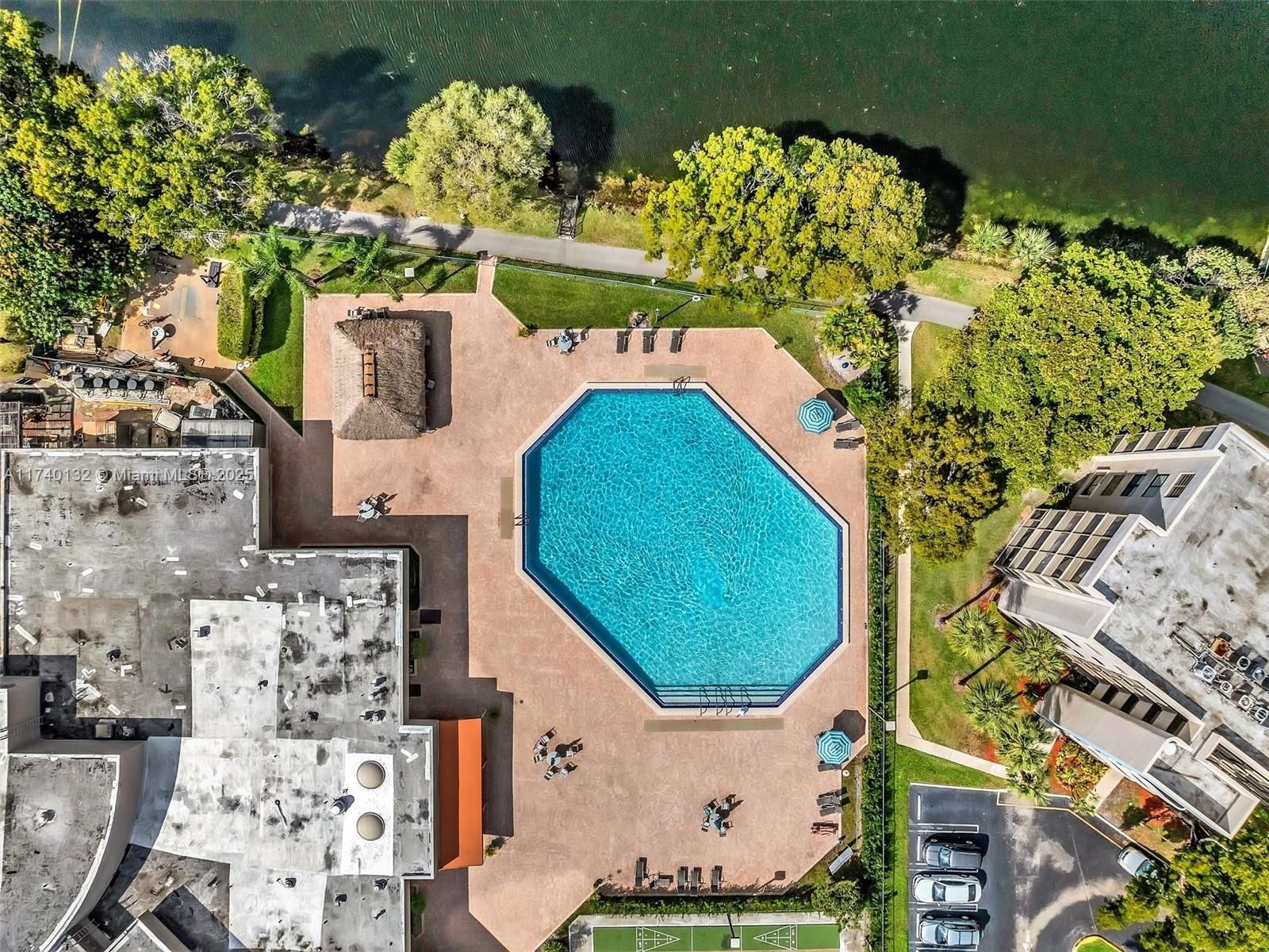 Real estate property located at 901 Colony Point Cir #310, Broward, Colony Point 6 Condo, Pembroke Pines, FL