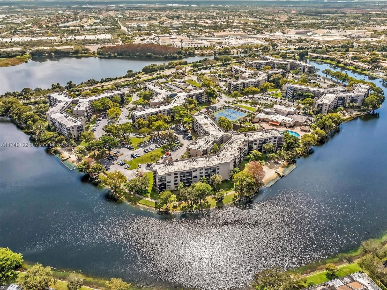 Real estate property located at 901 Colony Point Cir #310, Broward, Colony Point 6 Condo, Pembroke Pines, FL