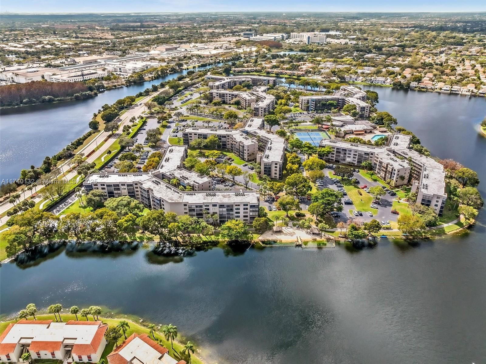 Real estate property located at 901 Colony Point Cir #310, Broward, Colony Point 6 Condo, Pembroke Pines, FL