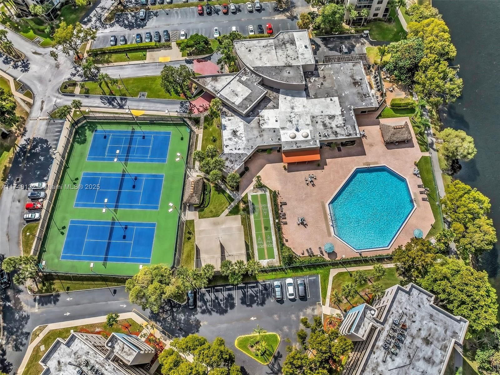 Real estate property located at 901 Colony Point Cir #310, Broward, Colony Point 6 Condo, Pembroke Pines, FL
