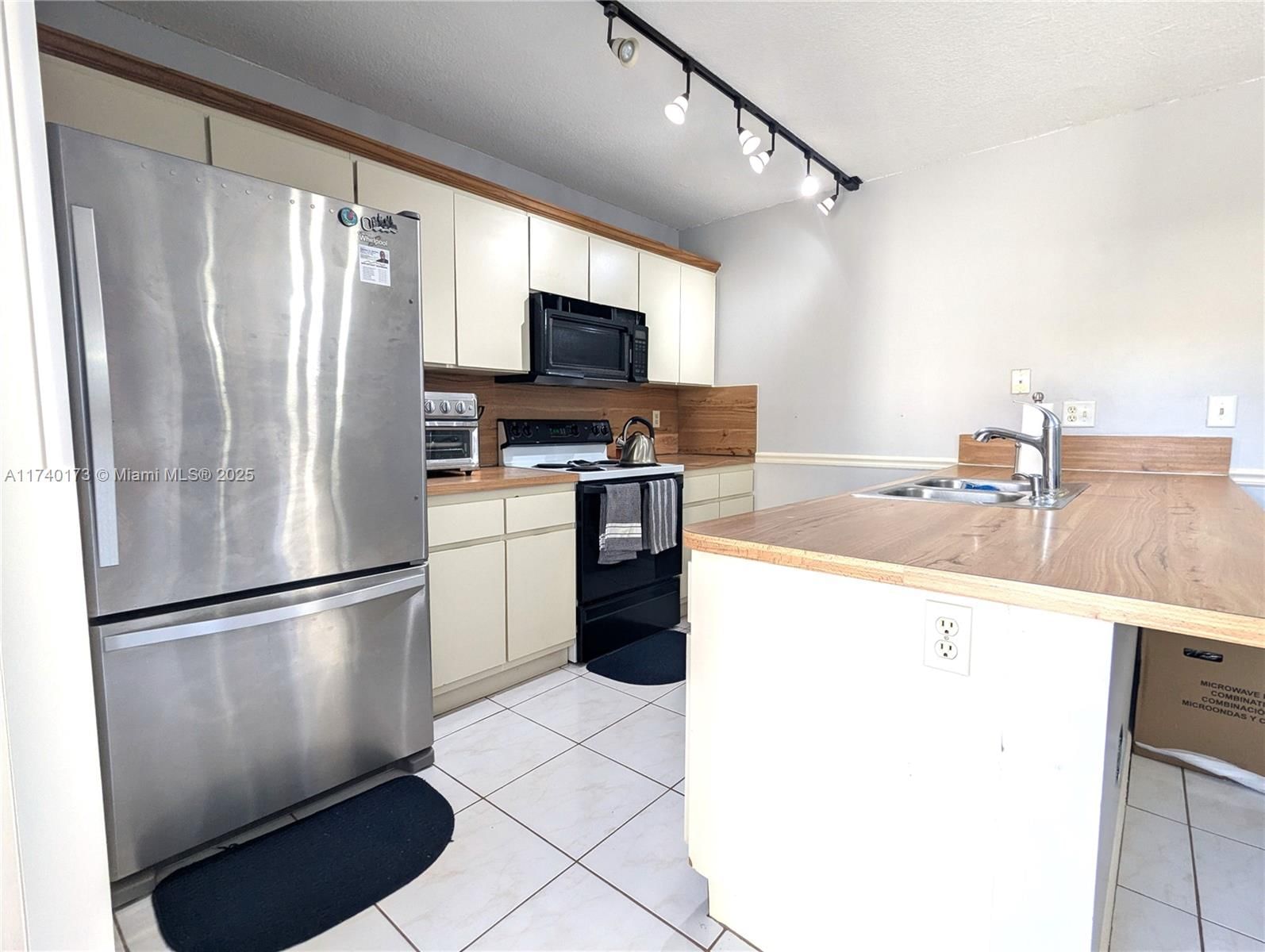 Real estate property located at 6030 55th Ln #6030, Broward, Woodland Lake Estates, Tamarac, FL