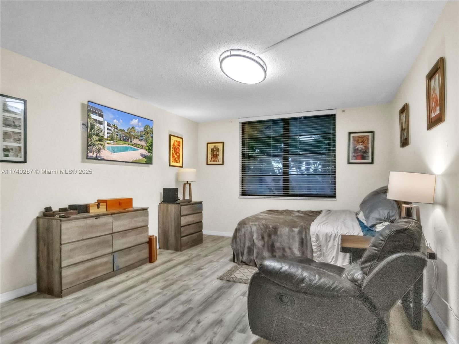 Real estate property located at 10850 Kendall Dr #303, Miami-dade, Kendall Gate Condo, Miami, FL