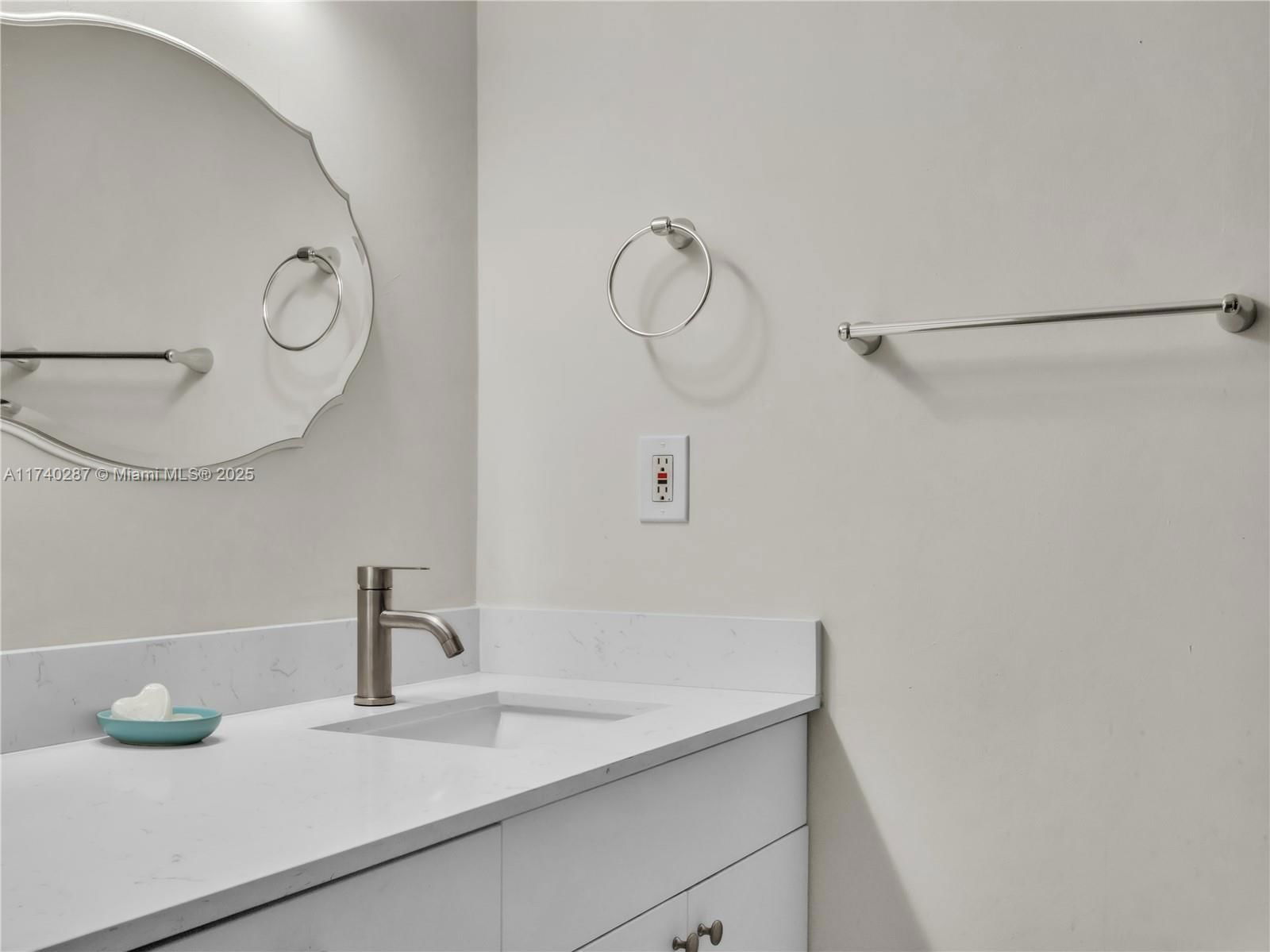 Real estate property located at 10850 Kendall Dr #303, Miami-dade, Kendall Gate Condo, Miami, FL