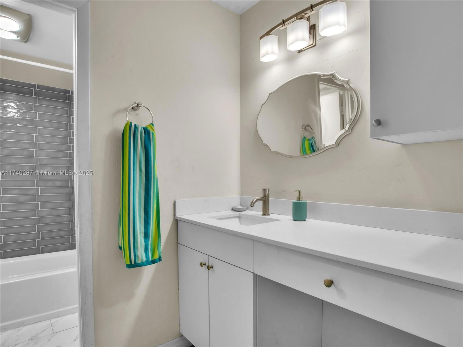 Real estate property located at 10850 Kendall Dr #303, Miami-dade, Kendall Gate Condo, Miami, FL