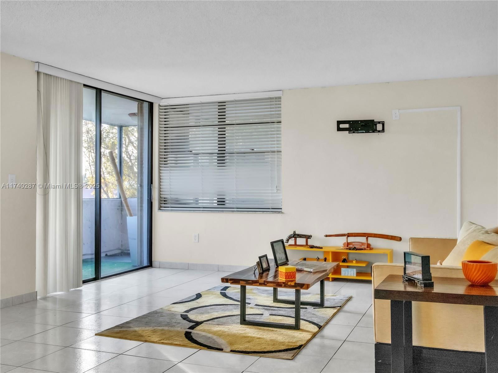 Real estate property located at 10850 Kendall Dr #303, Miami-dade, Kendall Gate Condo, Miami, FL