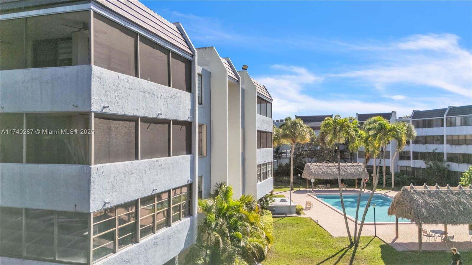 Real estate property located at 10850 Kendall Dr #303, Miami-dade, Kendall Gate Condo, Miami, FL