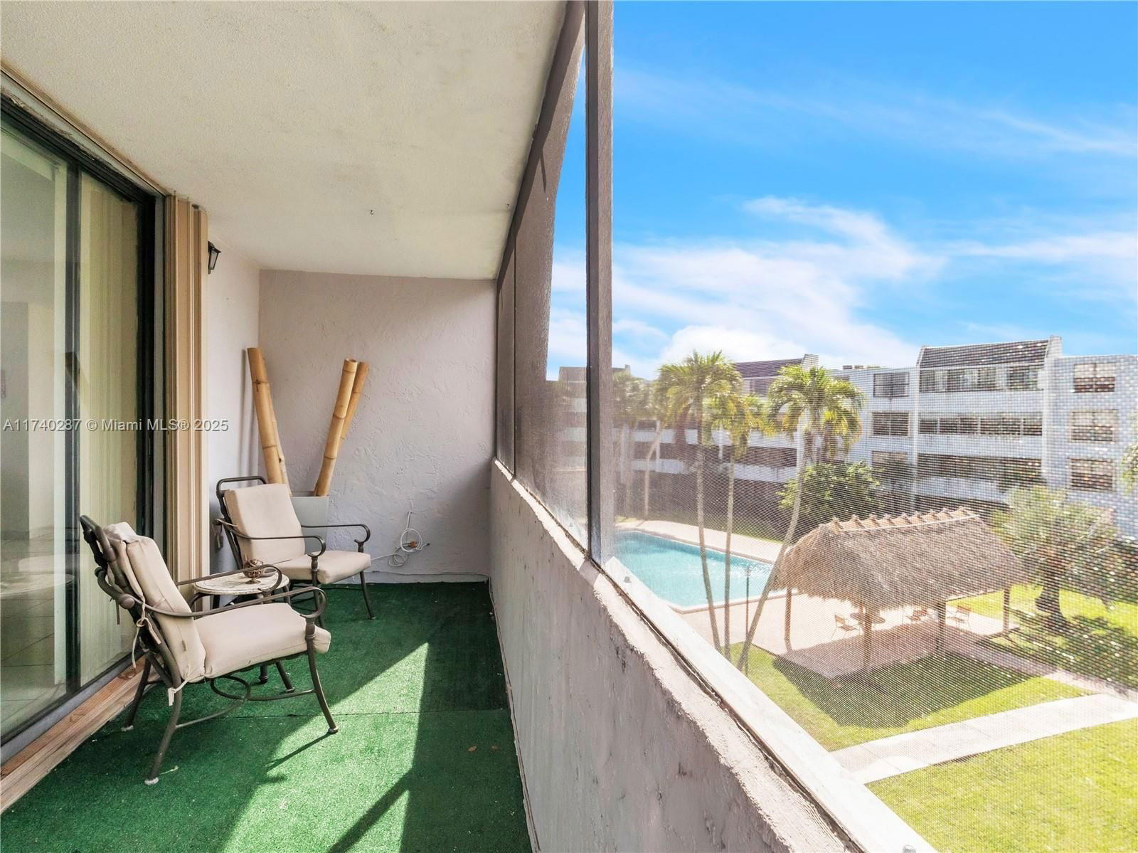 Real estate property located at 10850 Kendall Dr #303, Miami-dade, Kendall Gate Condo, Miami, FL