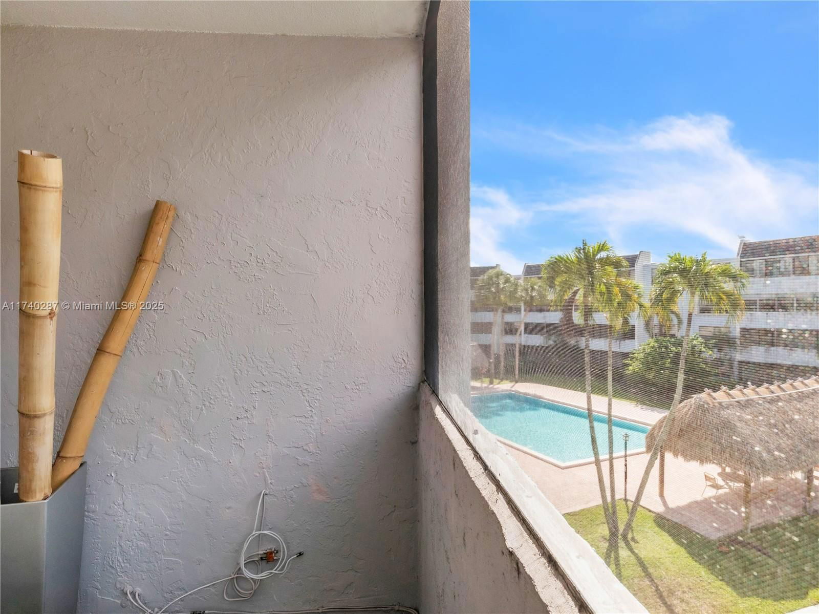 Real estate property located at 10850 Kendall Dr #303, Miami-dade, Kendall Gate Condo, Miami, FL