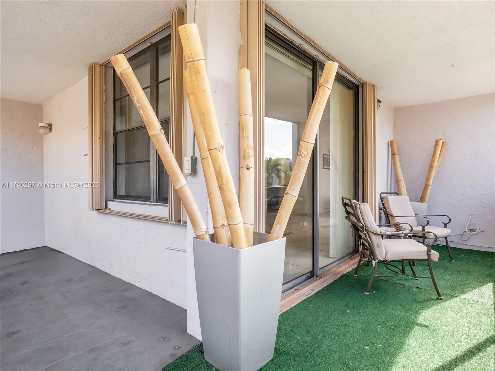 Real estate property located at 10850 Kendall Dr #303, Miami-dade, Kendall Gate Condo, Miami, FL