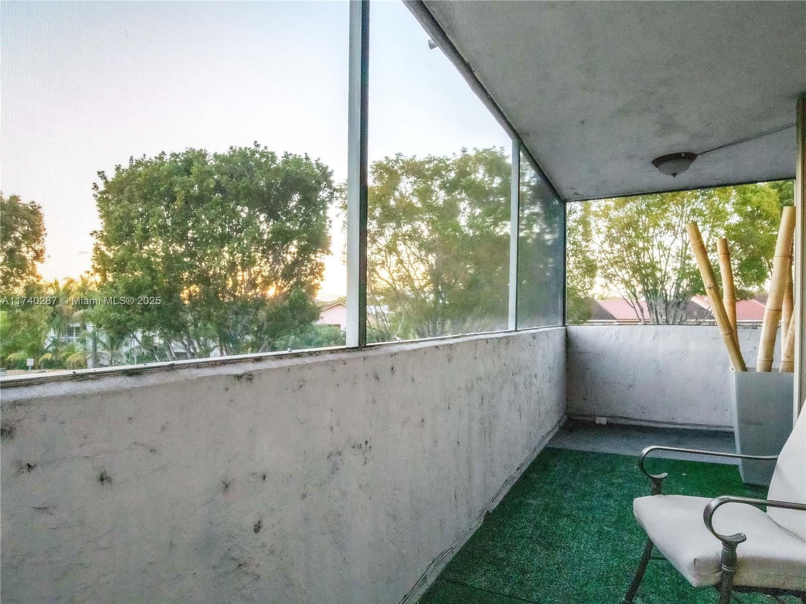 Real estate property located at 10850 Kendall Dr #303, Miami-dade, Kendall Gate Condo, Miami, FL