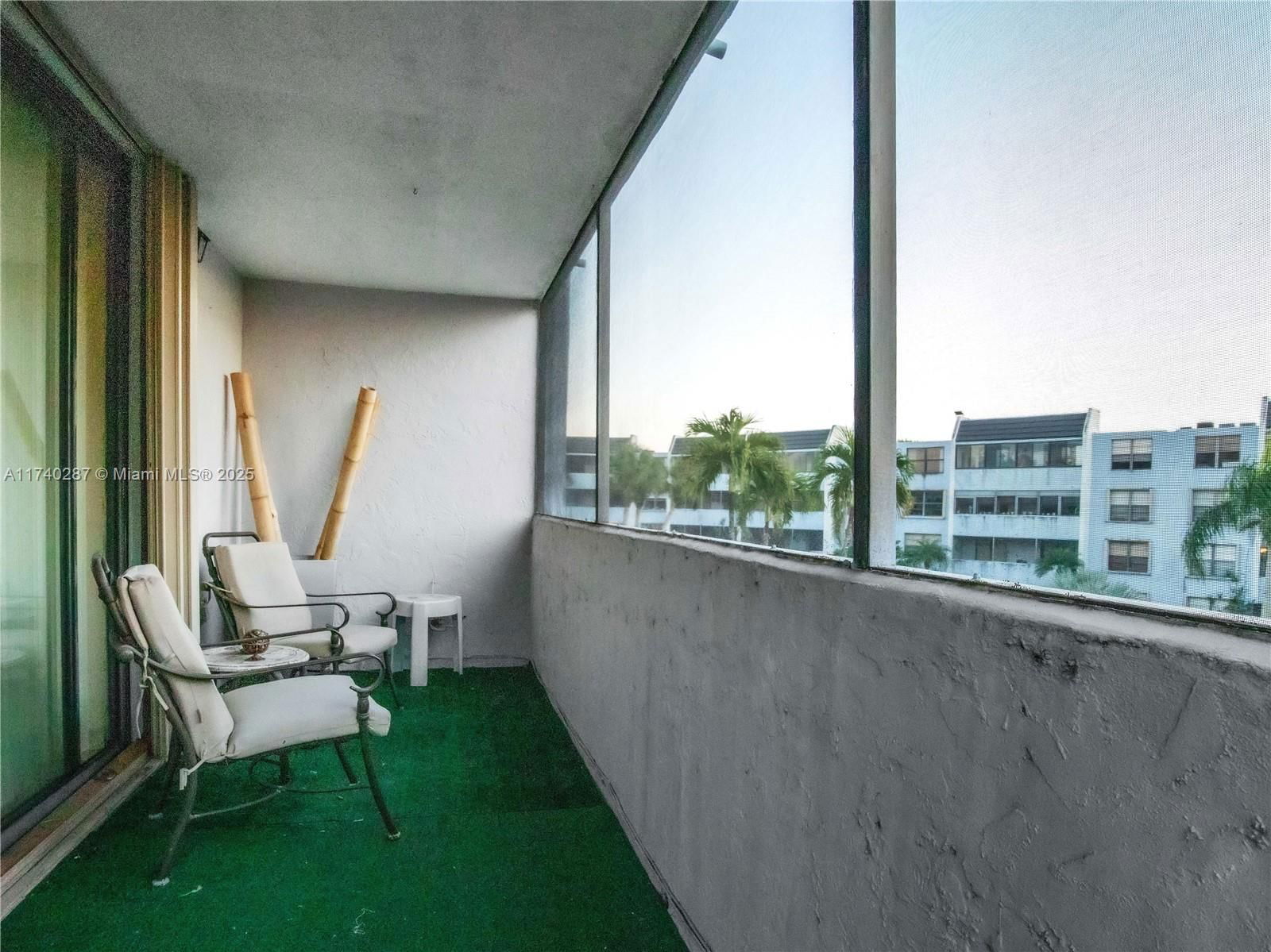 Real estate property located at 10850 Kendall Dr #303, Miami-dade, Kendall Gate Condo, Miami, FL