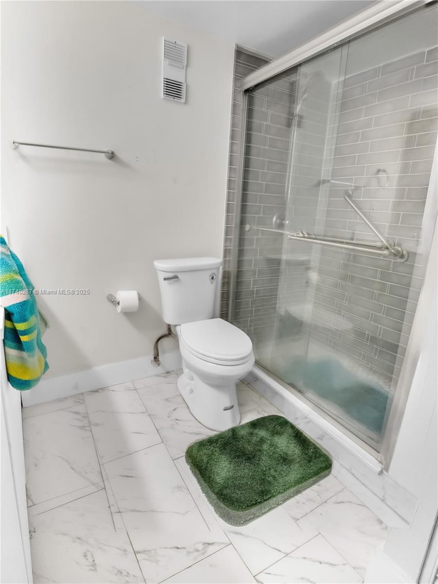 Real estate property located at 10850 Kendall Dr #303, Miami-dade, Kendall Gate Condo, Miami, FL