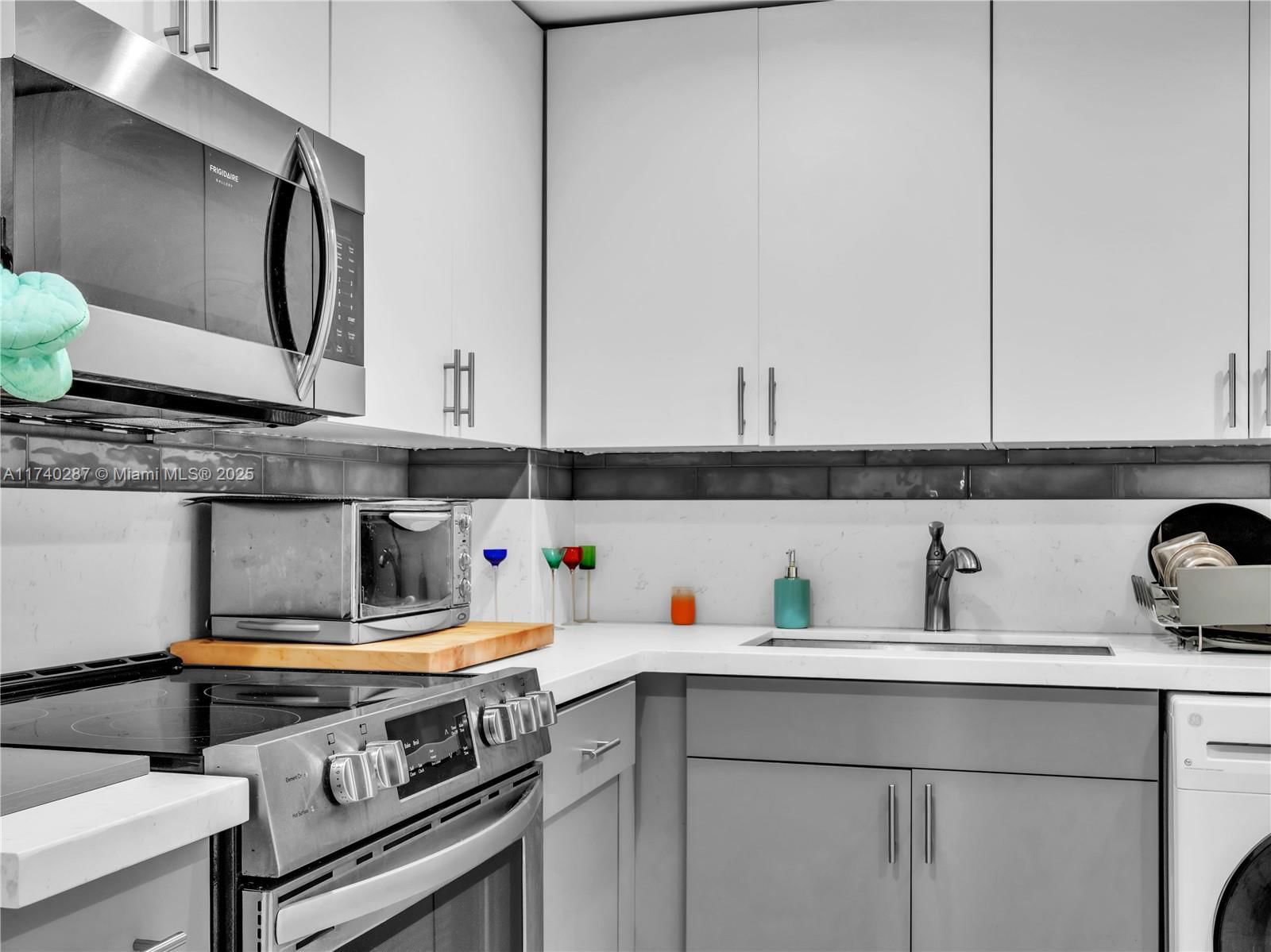 Real estate property located at 10850 Kendall Dr #303, Miami-dade, Kendall Gate Condo, Miami, FL