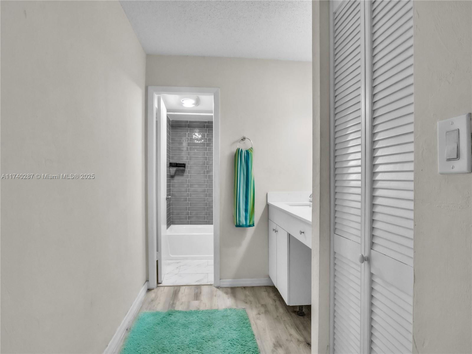 Real estate property located at 10850 Kendall Dr #303, Miami-dade, Kendall Gate Condo, Miami, FL
