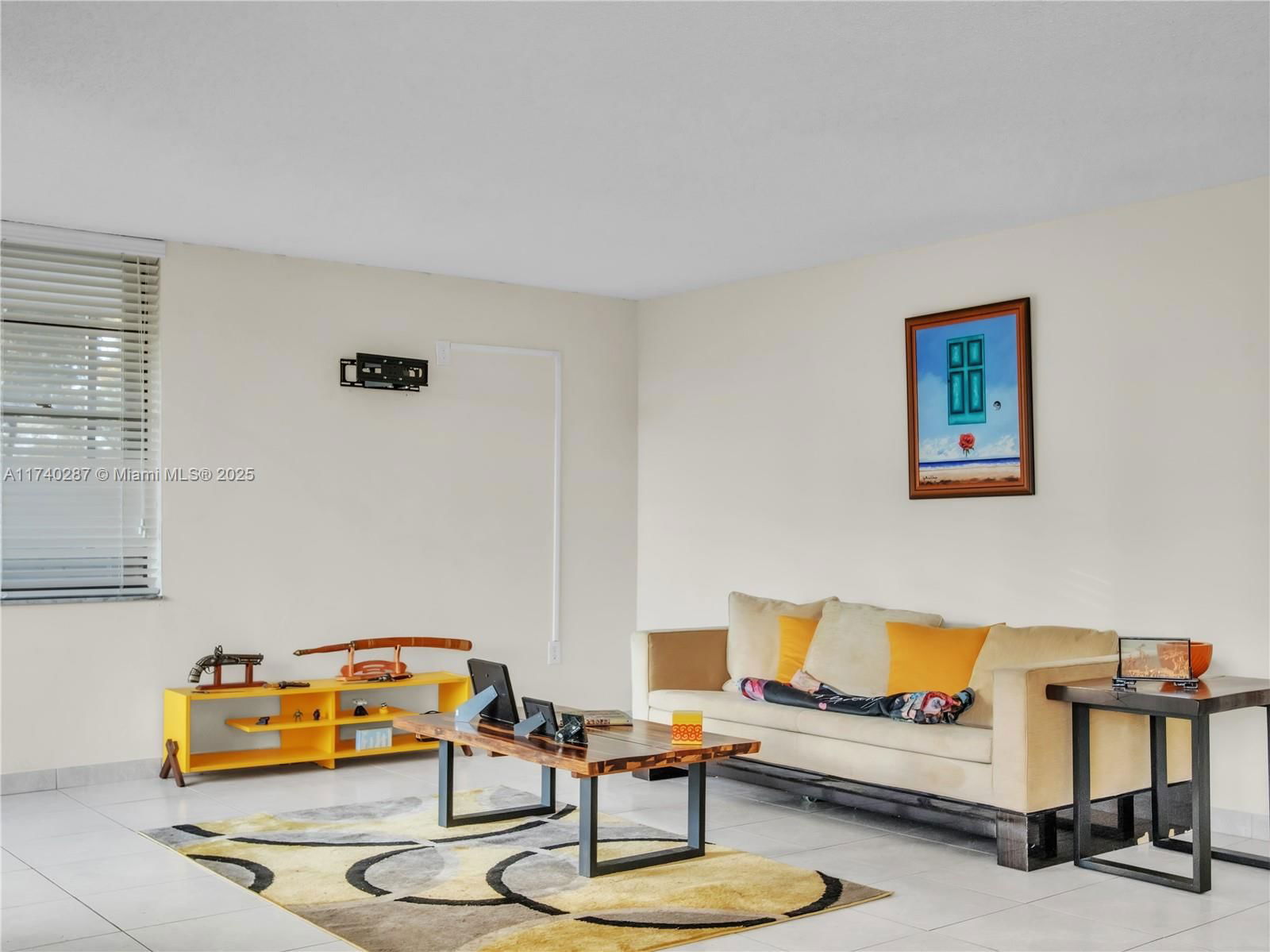 Real estate property located at 10850 Kendall Dr #303, Miami-dade, Kendall Gate Condo, Miami, FL