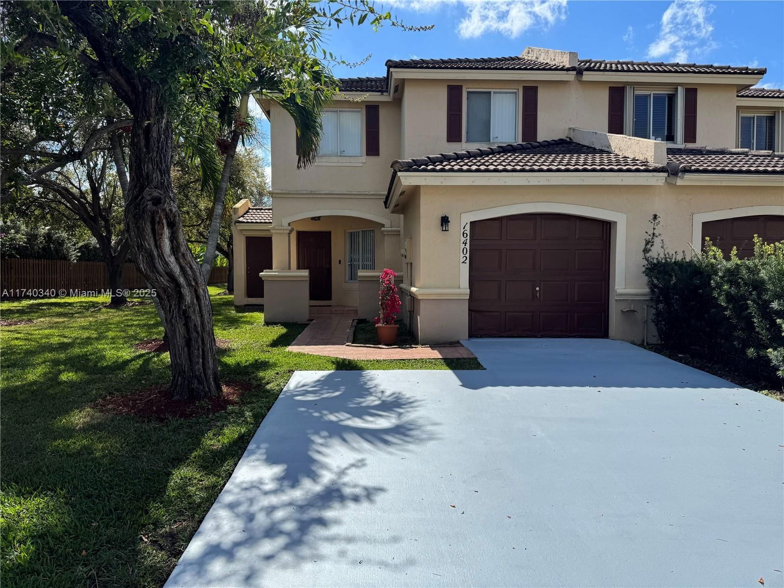 Real estate property located at 16402 72nd Ter #16402, Miami-dade, Continental Homes Townhou, Miami, FL