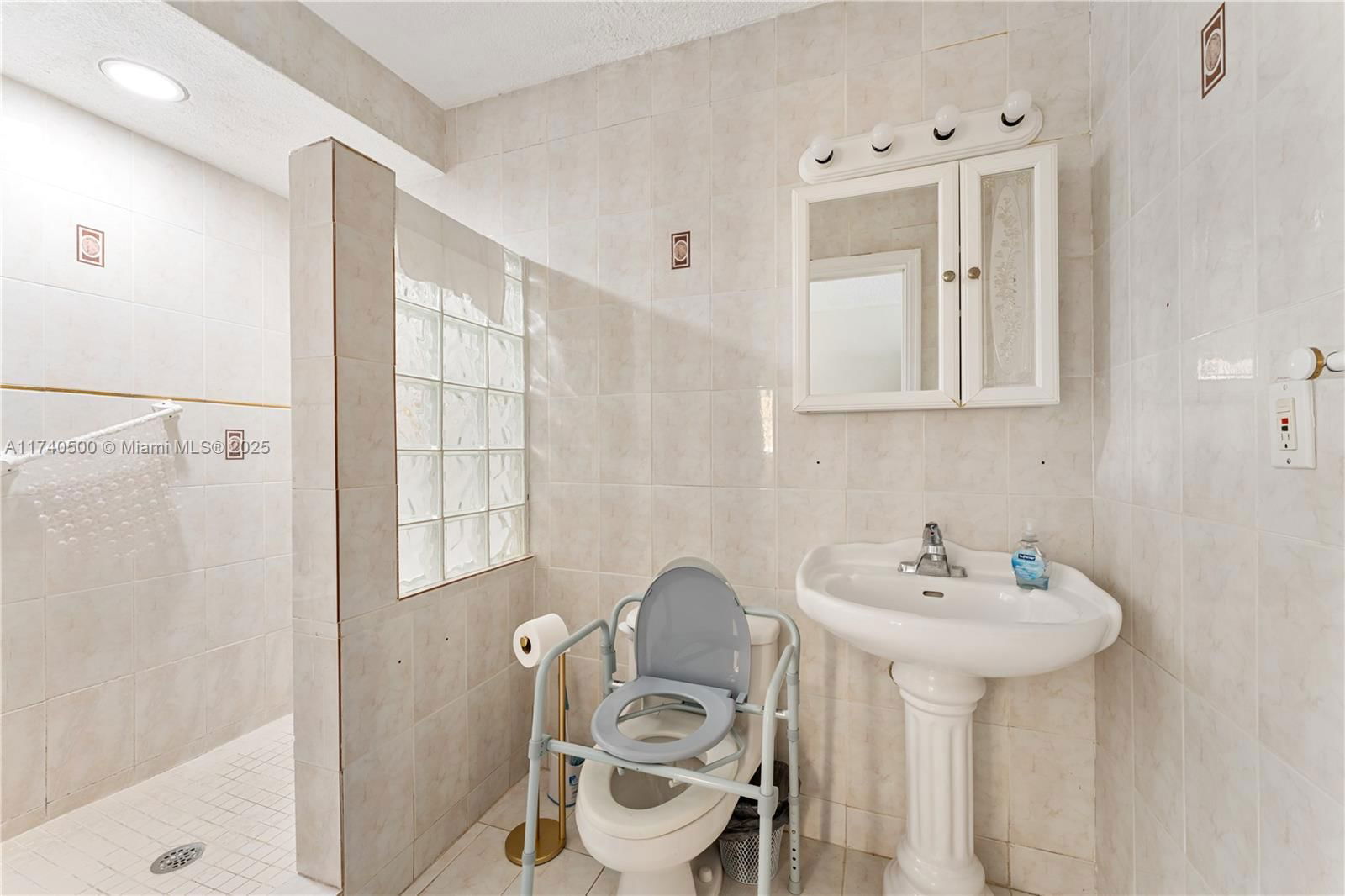 Real estate property located at 8100 95th Ct, Miami-dade, Heftler Homes Sunset Park, Miami, FL