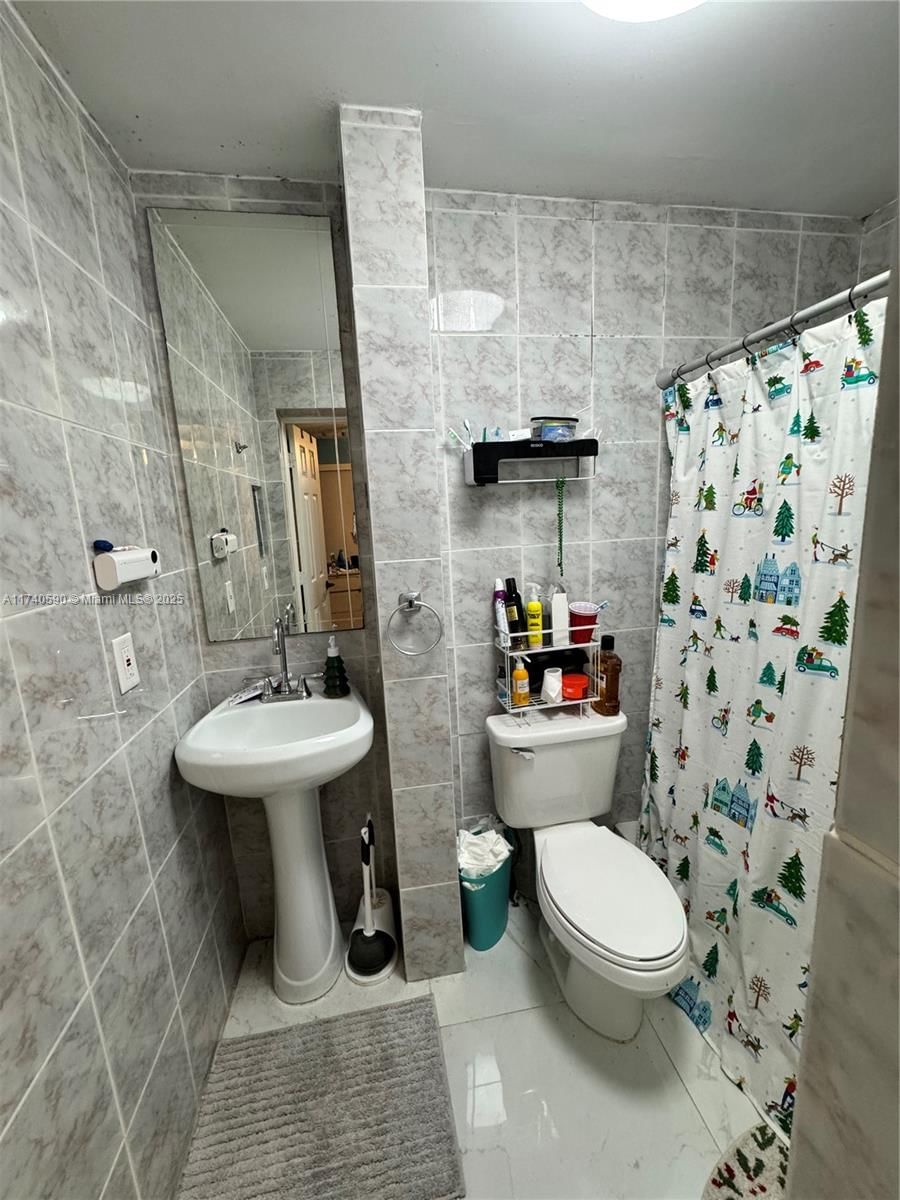 Real estate property located at 11225 50th Ter, Miami-dade, Westwood Lake 4th Addn, Miami, FL