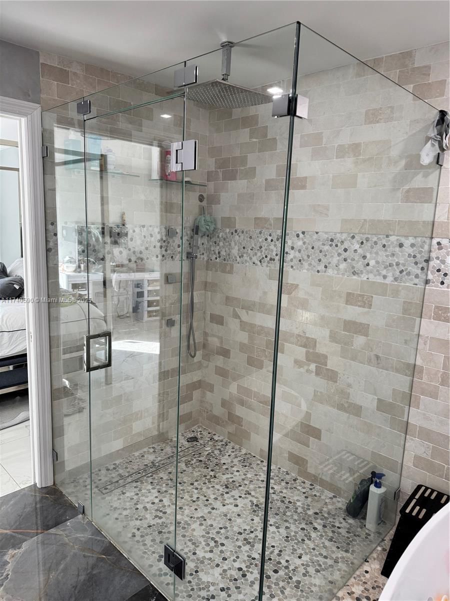 Real estate property located at 11225 50th Ter, Miami-dade, Westwood Lake 4th Addn, Miami, FL