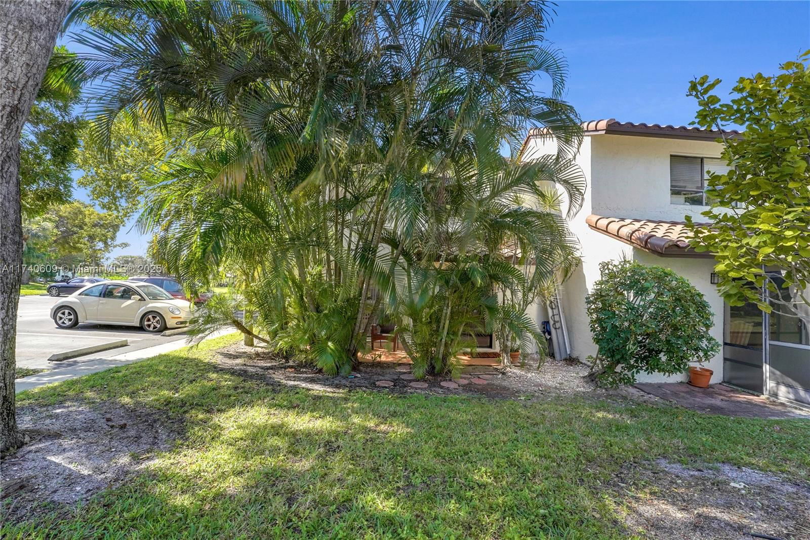Real estate property located at 7200 2nd Ave #38, Palm Beach, Sunflower Condo, Boca Raton, FL