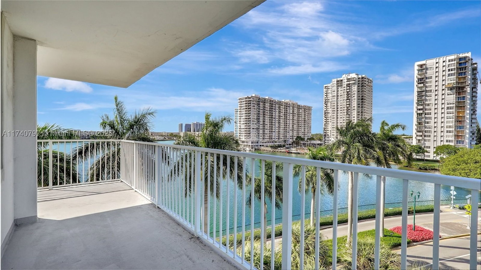 Real estate property located at 2801 183rd St #517W, Miami-dade, Admirals Port Condo West, Aventura, FL