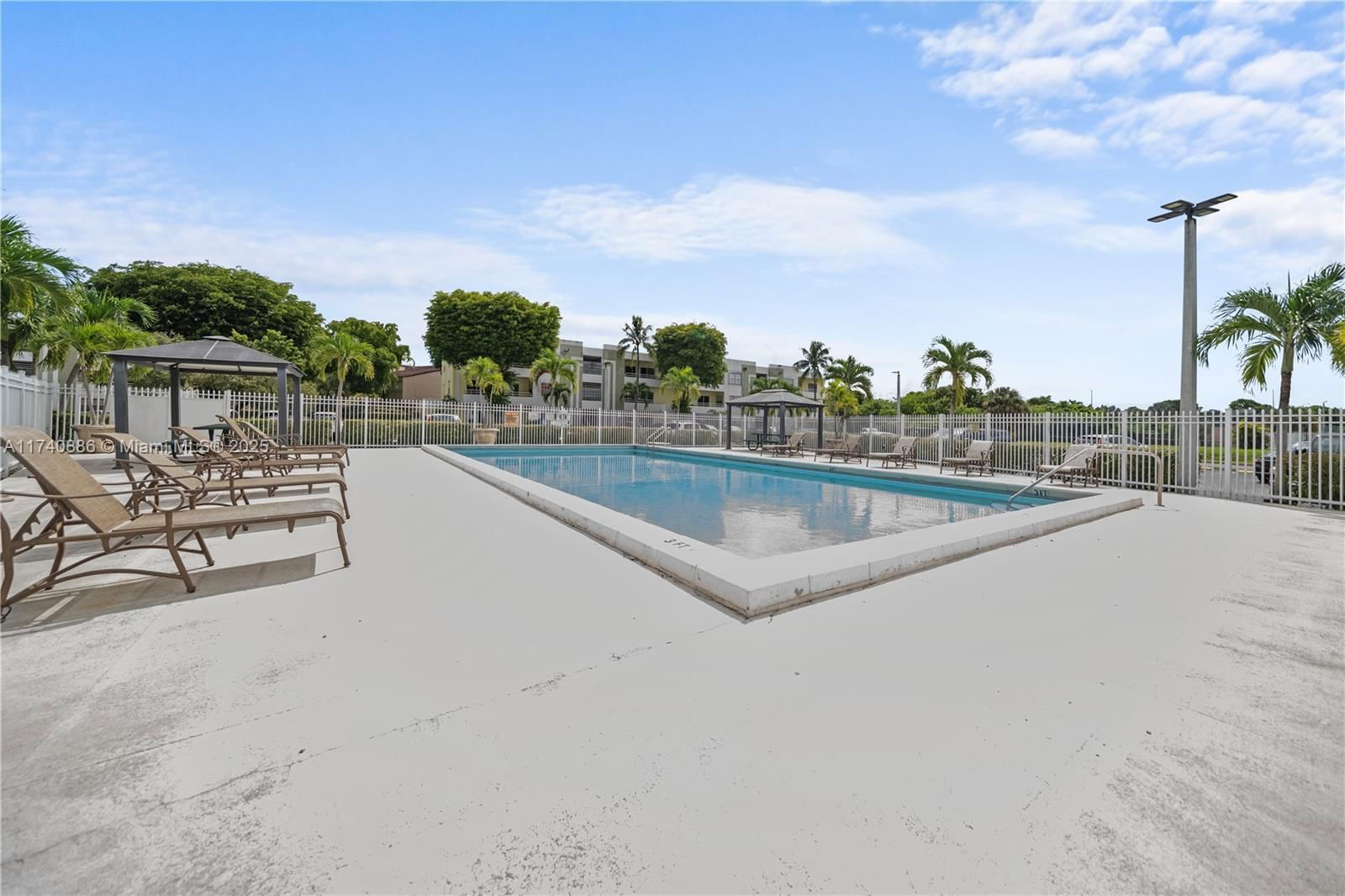 Real estate property located at 10795 108th Ave #303, Miami-dade, Palm Cove Cond, Miami, FL