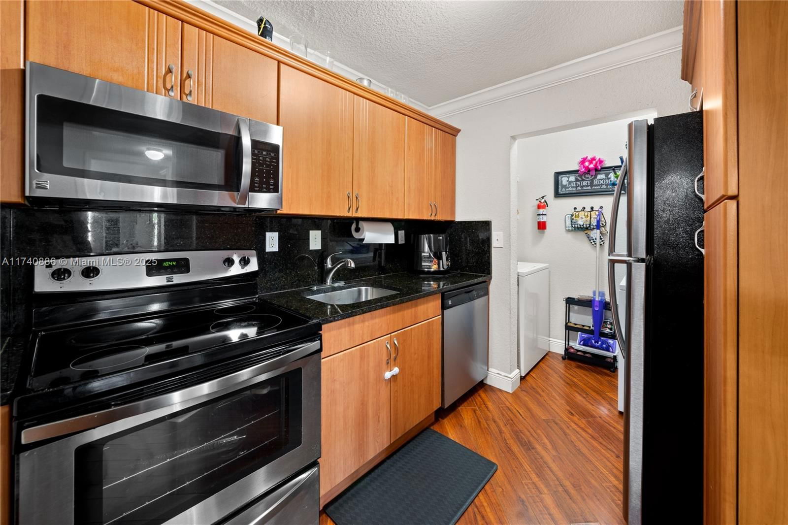 Real estate property located at 10795 108th Ave #303, Miami-dade, Palm Cove Cond, Miami, FL