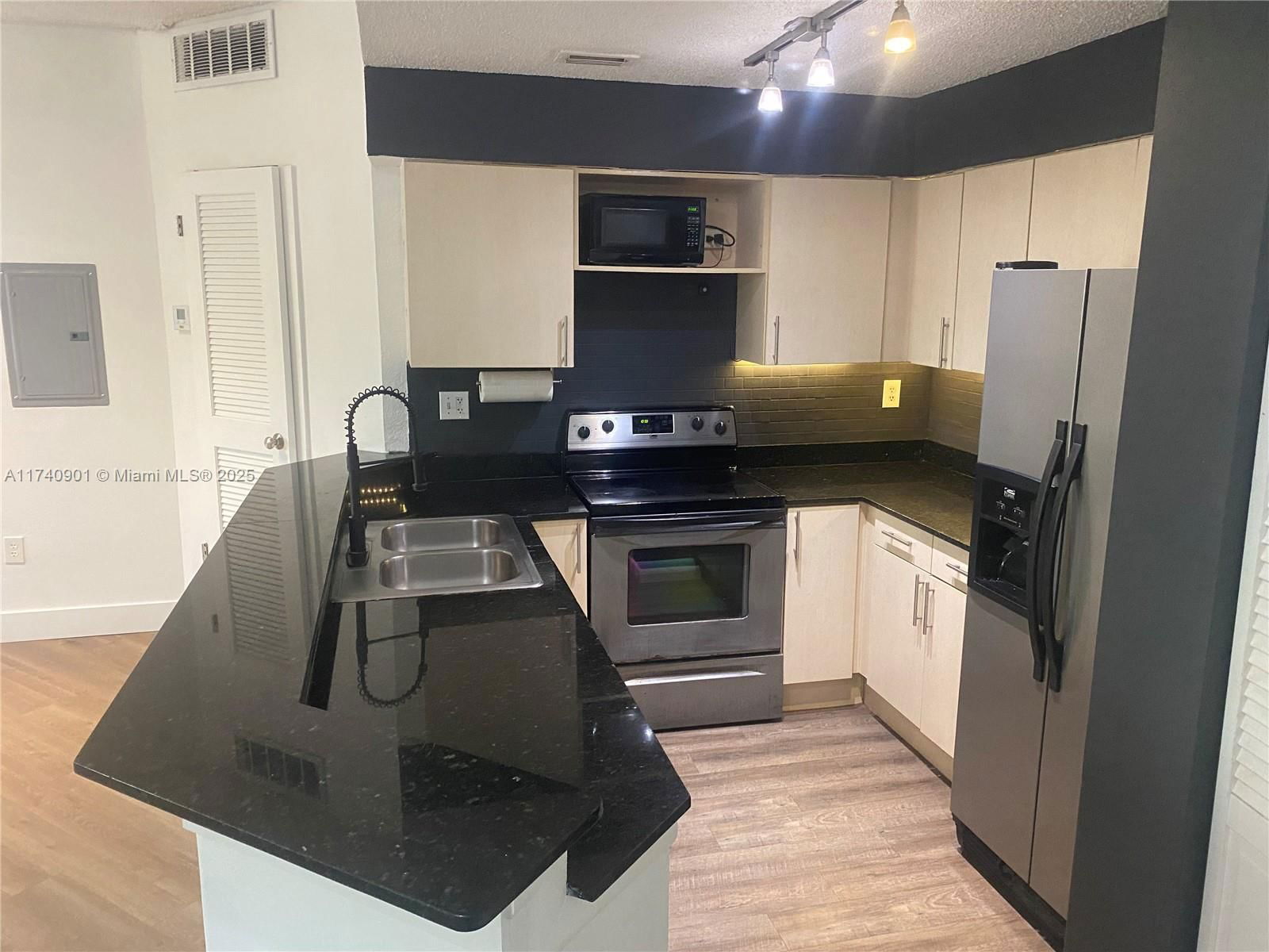 Real estate property located at 2445 18th Ter #901, Broward, Marina Oaks Condo, Fort Lauderdale, FL