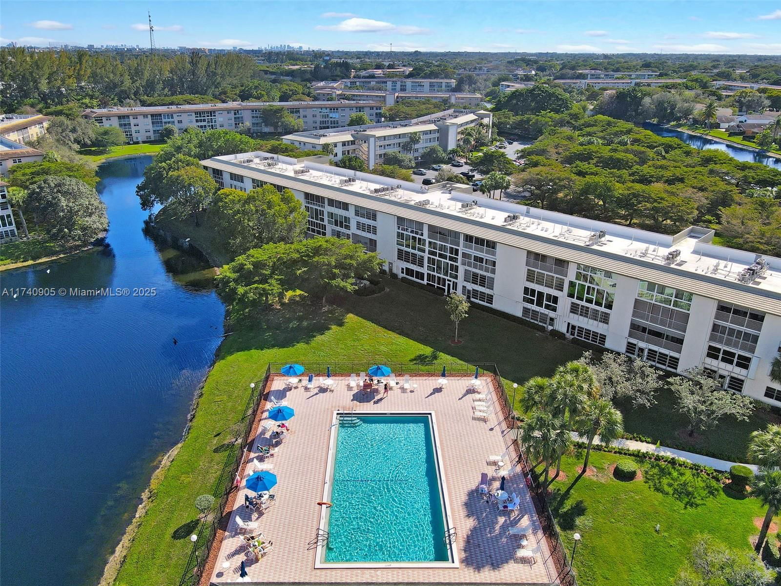 Real estate property located at 1805 Eleuthera Pt E1, Broward, Wynmoor, Coconut Creek, FL
