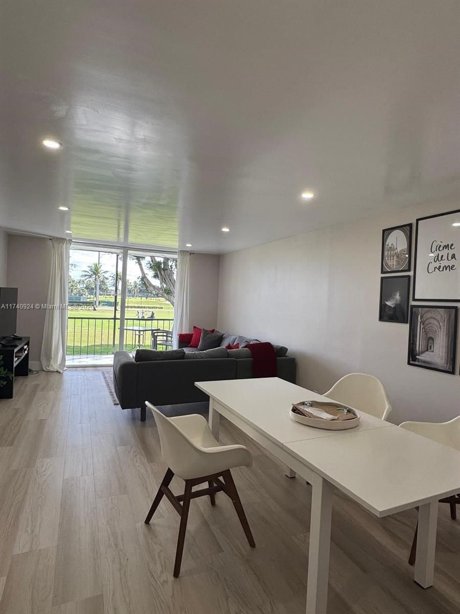 Real estate property located at 9200 Hollybrook Lake Dr #208, Broward, Hollybrook Golf And, Pembroke Pines, FL