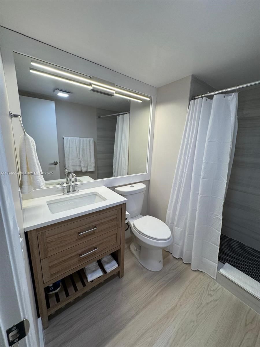 Real estate property located at 9200 Hollybrook Lake Dr #208, Broward, Hollybrook Golf And, Pembroke Pines, FL